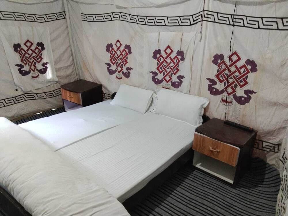 Хундер: Tongspon Camp