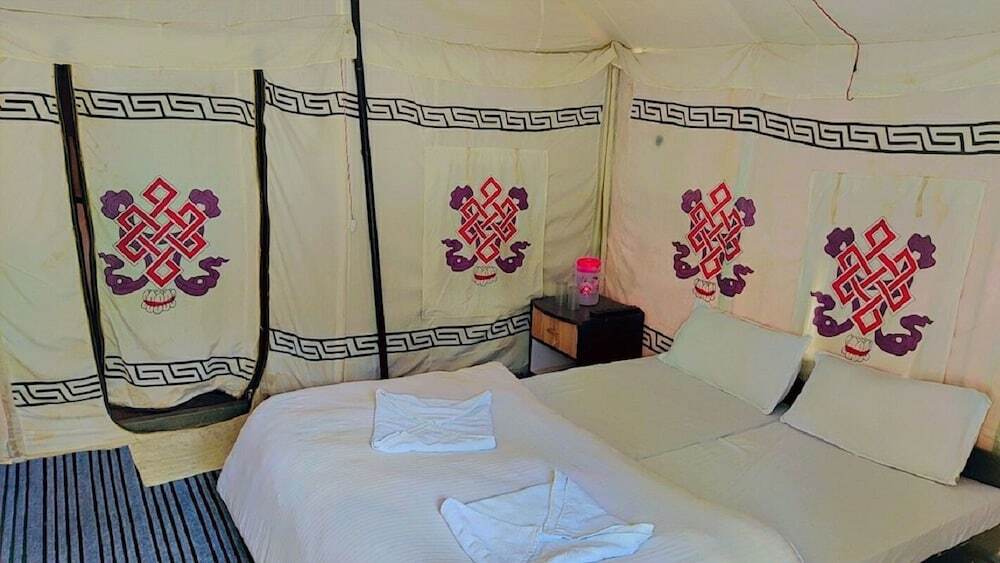 Хундер: Tongspon Camp
