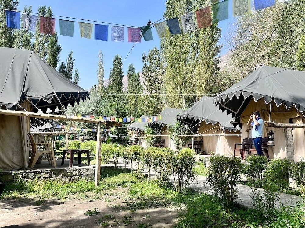 Хундер: Tongspon Camp