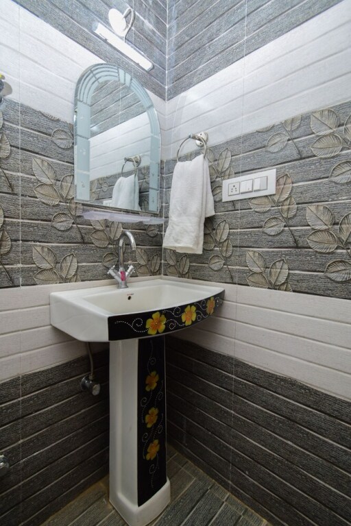 Куфри: Cheog Chamber by Dumnu Homes