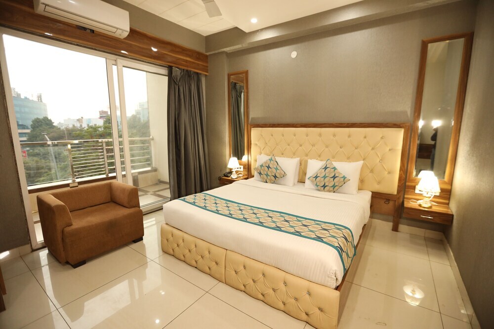 Гуруграм: Hotel Starex Opp. Artemis Hospital