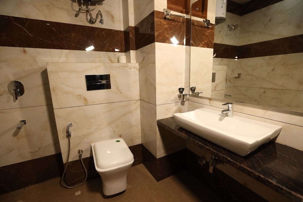 Гуруграм: Hotel Starex Opp. Artemis Hospital