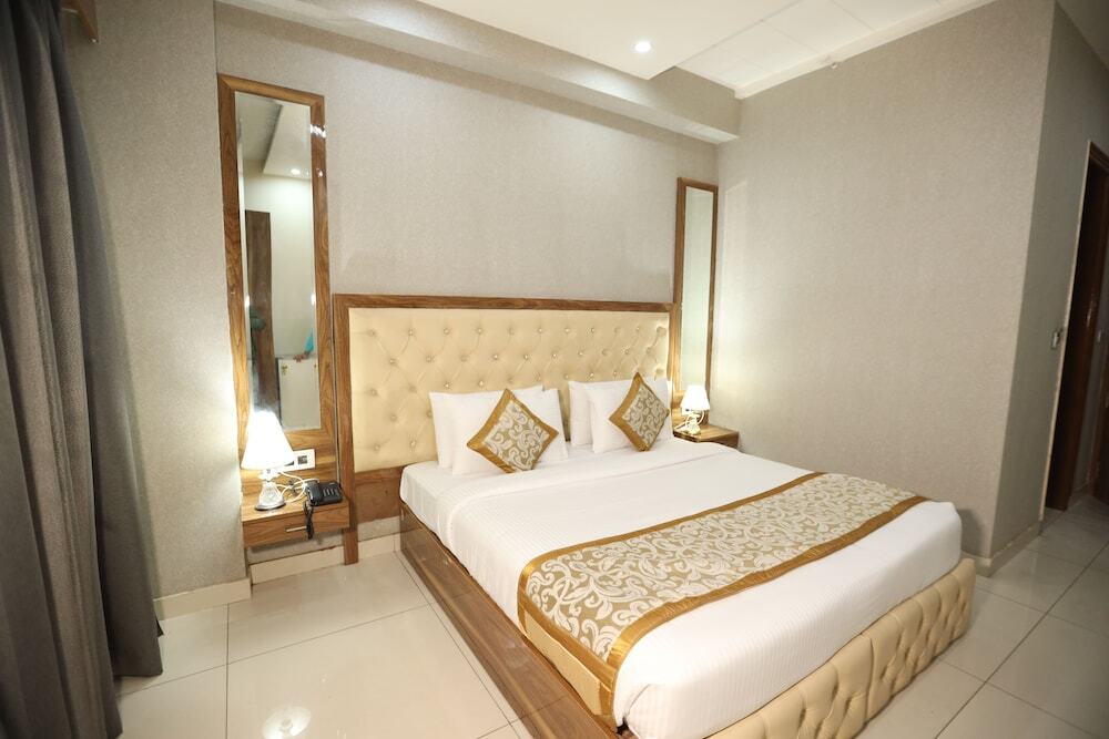 Гуруграм: Hotel Starex Opp. Artemis Hospital