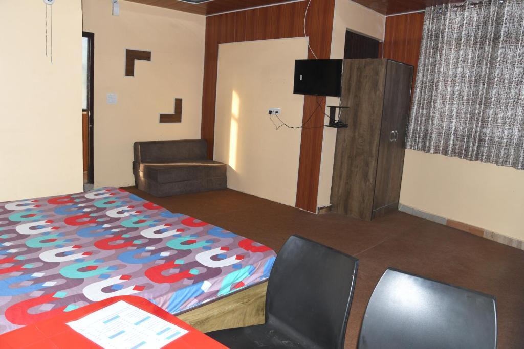 Питорагарх: Hotel Mountain View And Rooftop Restaurant