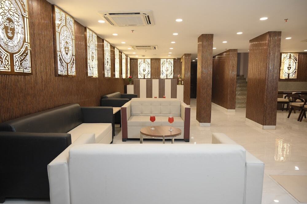 Нойда: Xenious Biz Ayaan Residency