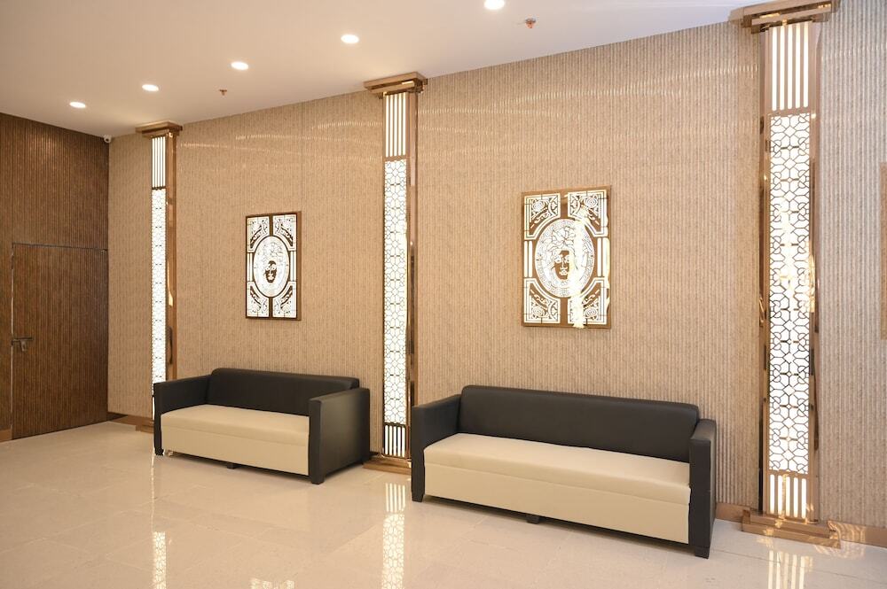Нойда: Xenious Biz Ayaan Residency