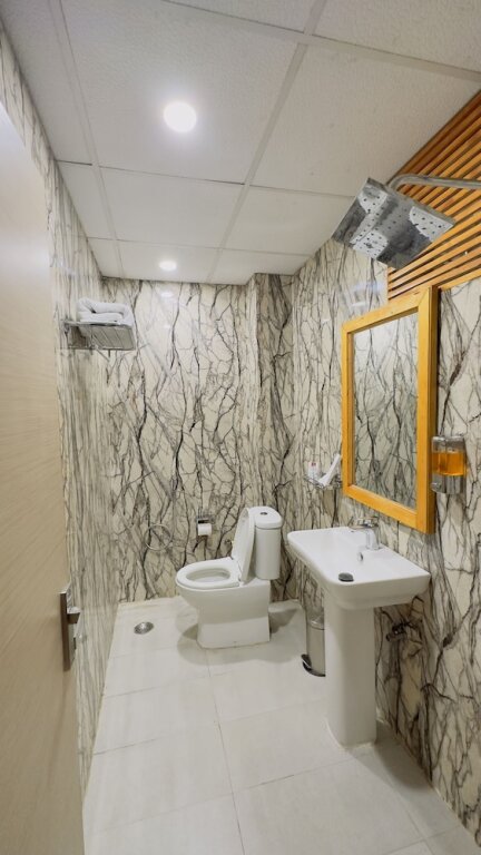 Нойда: Xenious Biz Ayaan Residency