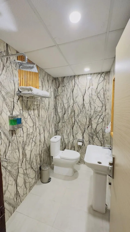 Нойда: Xenious Biz Ayaan Residency