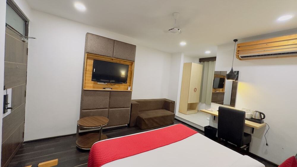 Нойда: Xenious Biz Ayaan Residency