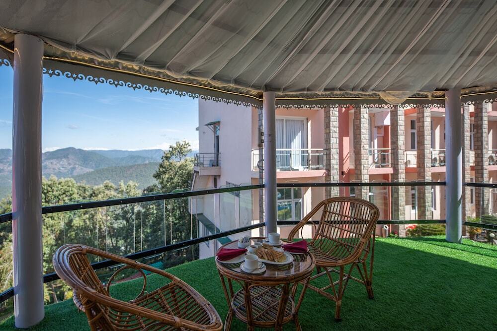 Раникхет: Binsar Eco Resort, Binsar - Uttarakhand