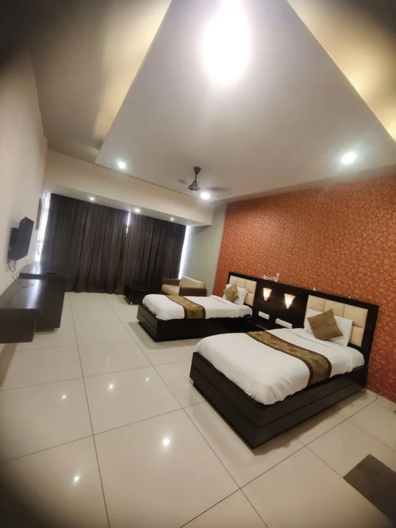 Ананд: Hotel Restandview