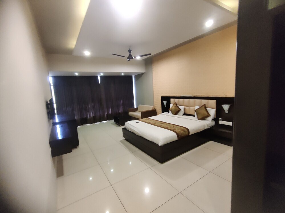 Ананд: Hotel Restandview
