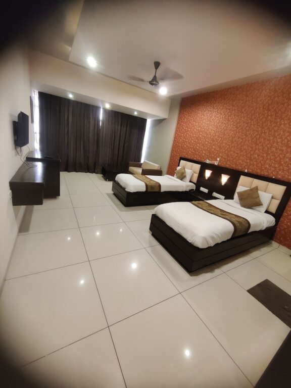 Ананд: Hotel Restandview