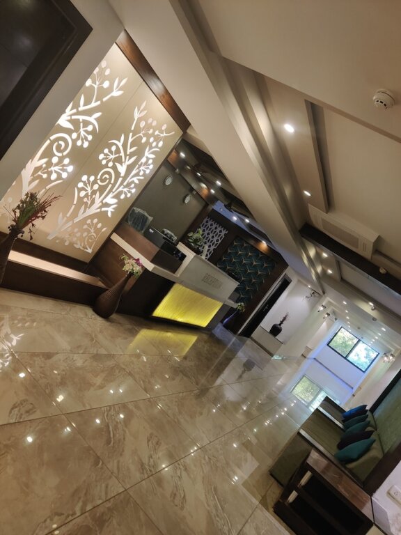 Ананд: Hotel Restandview