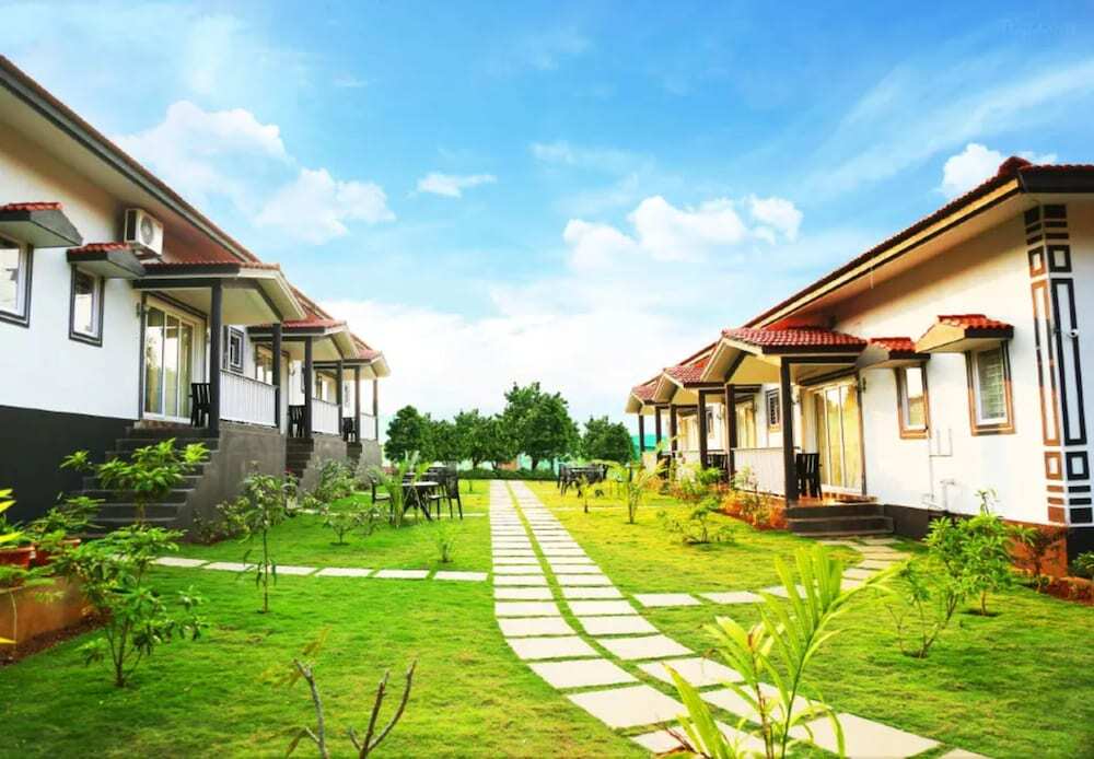 Вагатор: FabEscape Vagator Retreat Resort With Swimming Pool