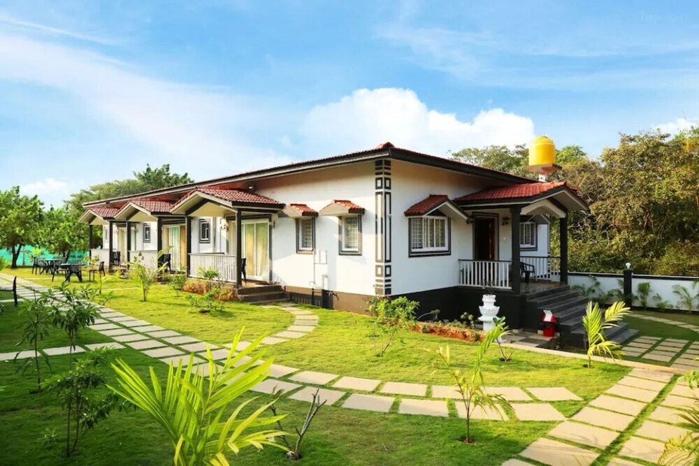 Вагатор: FabEscape Vagator Retreat Resort With Swimming Pool