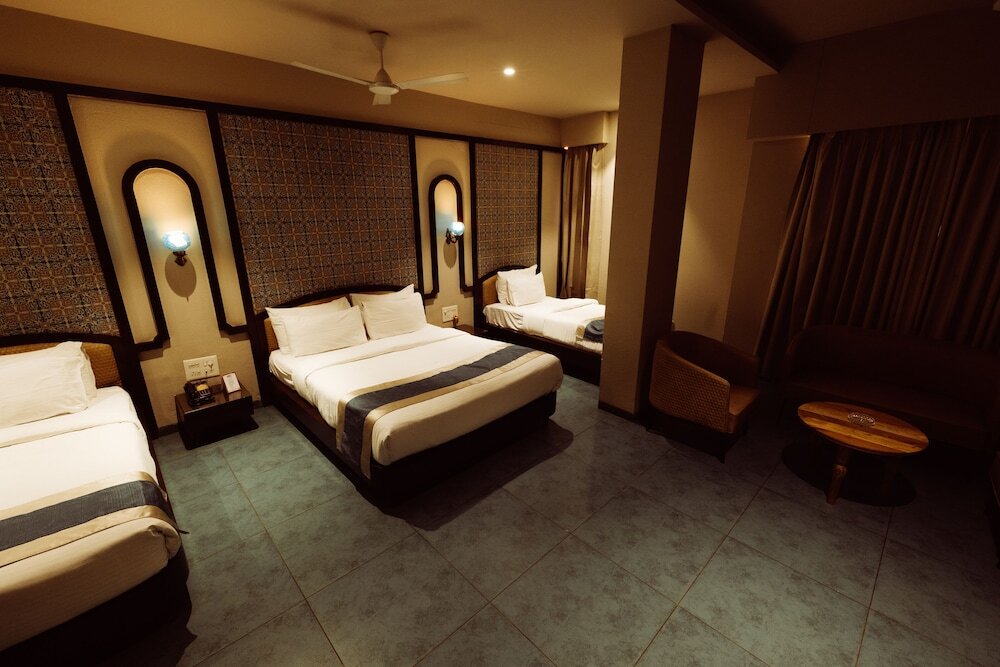 Латур: Hotel Brij Residency