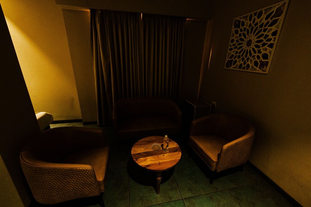 Латур: Hotel Brij Residency