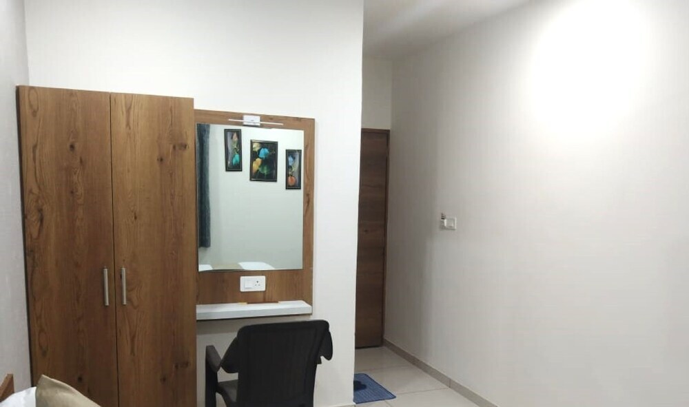 Ананд: Hotel M D Residency Anand