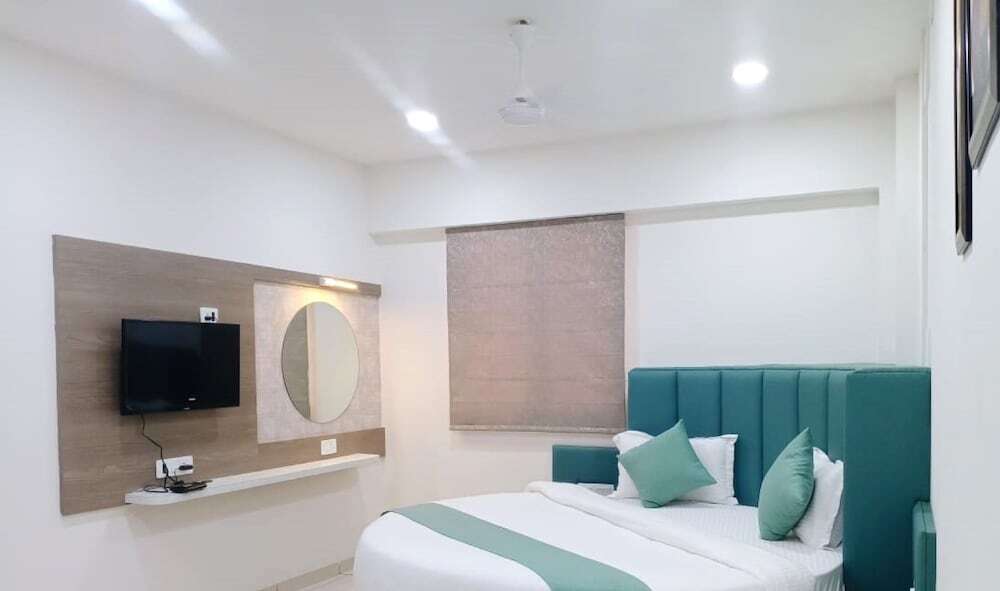 Ананд: Hotel M D Residency Anand