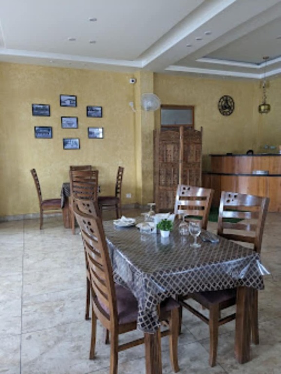 Чамба: Goroomgo MS Shepheard Hills Resort