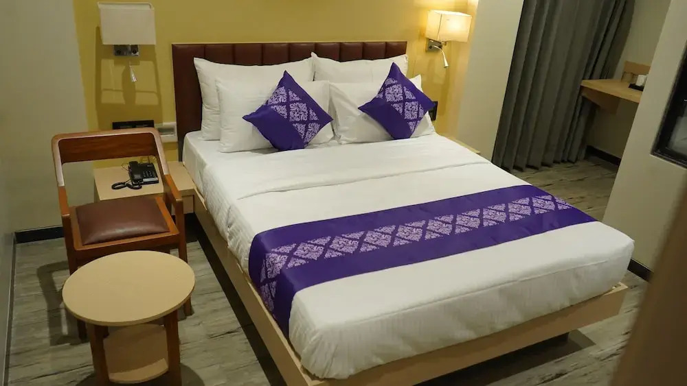 Сурат: Purple Beds by VITS Dwarkesh, Surat