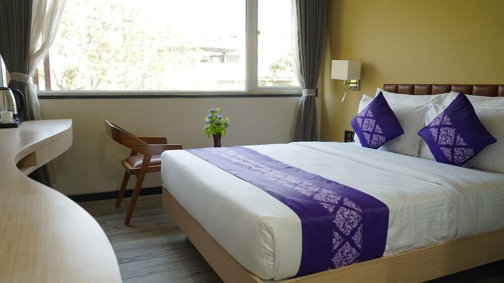 Сурат: Purple Beds by VITS Dwarkesh, Surat