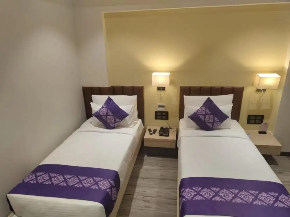 Сурат: Purple Beds by VITS Dwarkesh, Surat