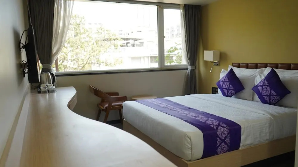 Сурат: Purple Beds by VITS Dwarkesh, Surat