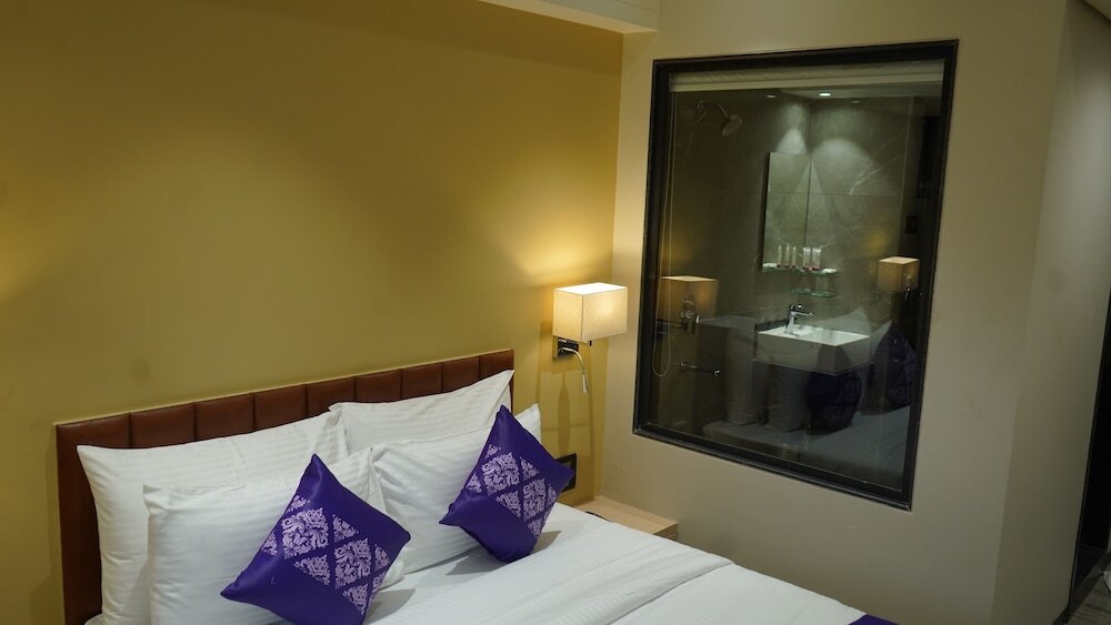 Сурат: Purple Beds by VITS Dwarkesh, Surat