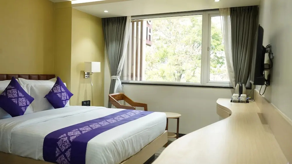 Сурат: Purple Beds by VITS Dwarkesh, Surat