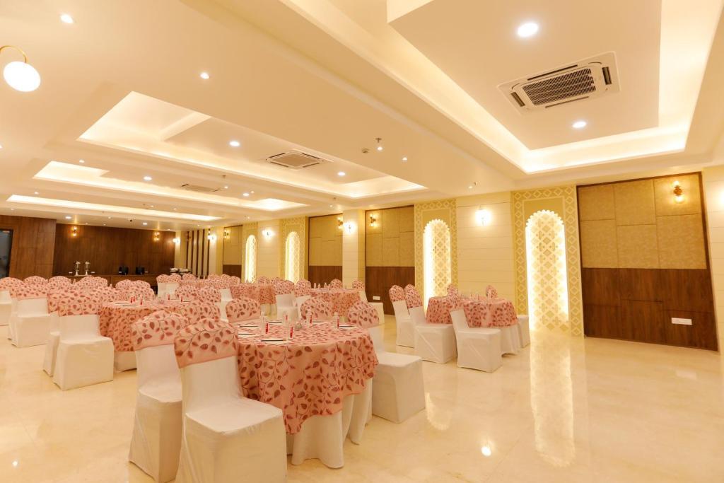 Варанаси: Hotel Dolphin Grand
