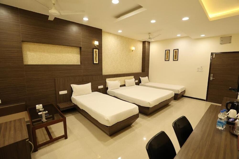 Гуна: Hotel Varun