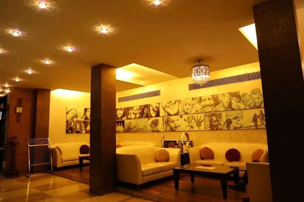 Гуна: Hotel Varun