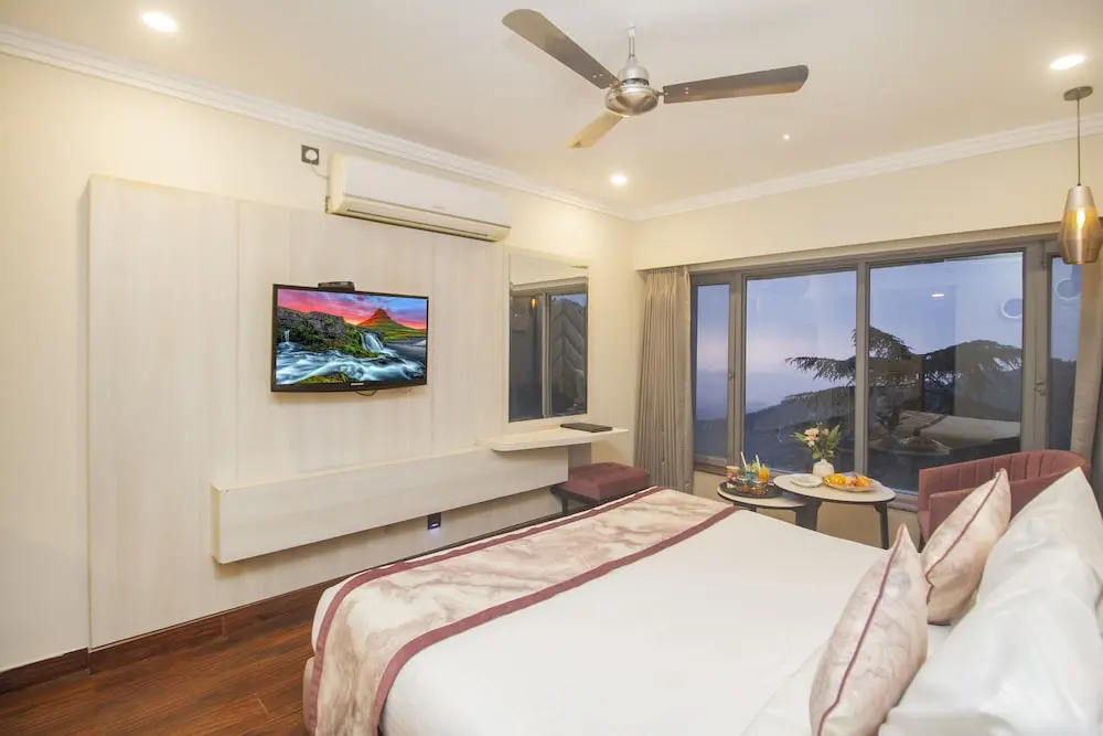 Дармсала: Amritara Surya Mcleodganj Dharamshala