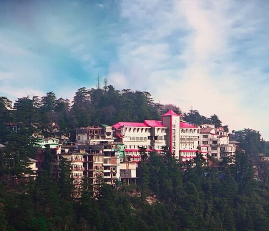 Дармсала: Amritara Surya Mcleodganj Dharamshala