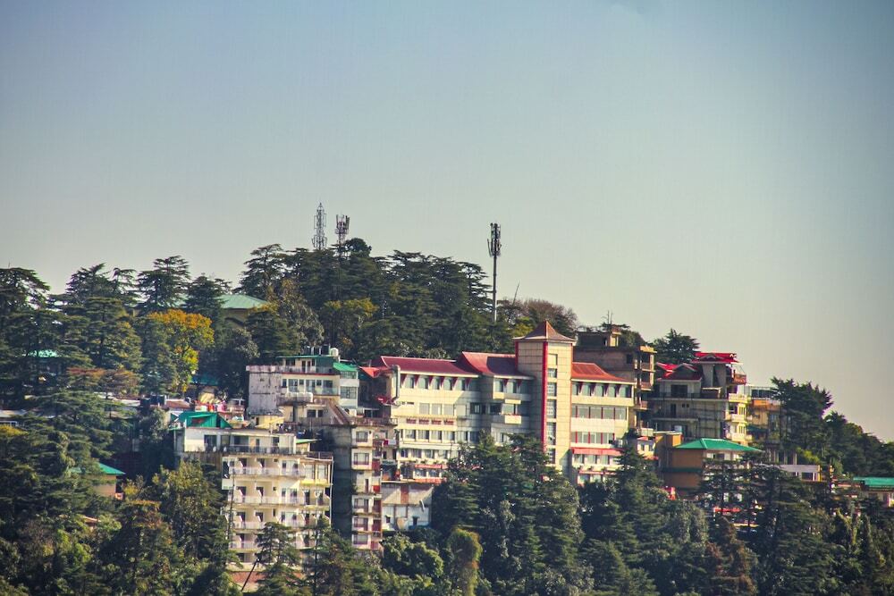 Дармсала: Amritara Surya Mcleodganj Dharamshala