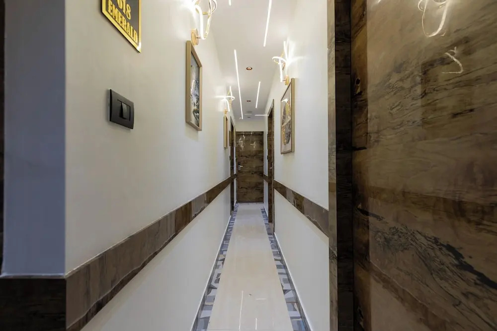 Мумбаи: Hotel Larmont Luxury