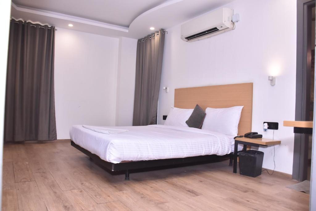 Нойда: Chhavi Hotels