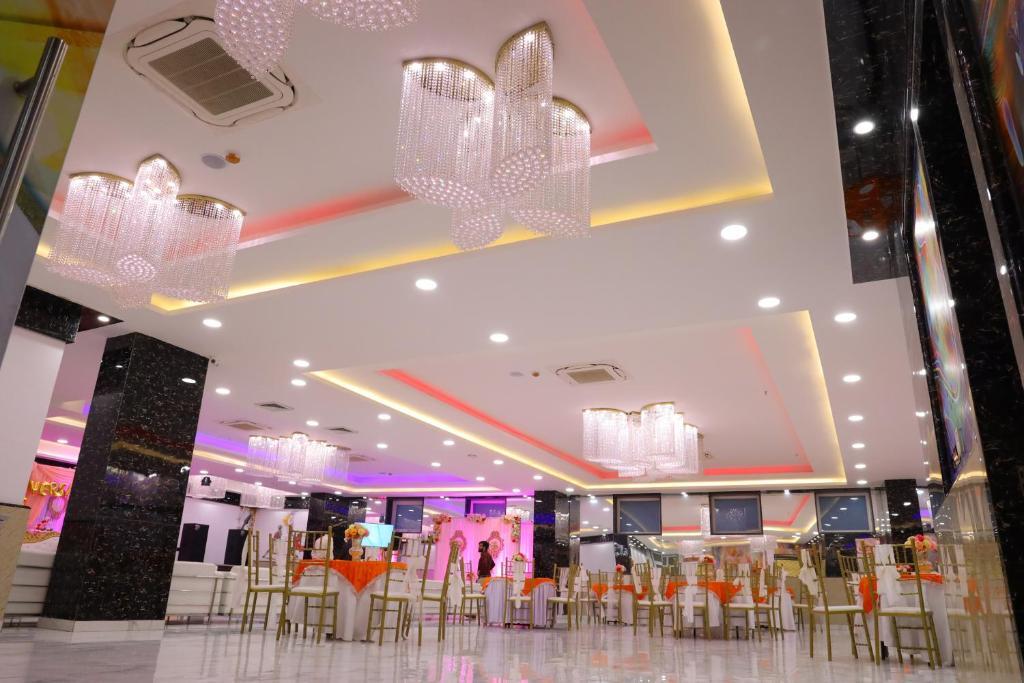Нойда: Chhavi Hotels