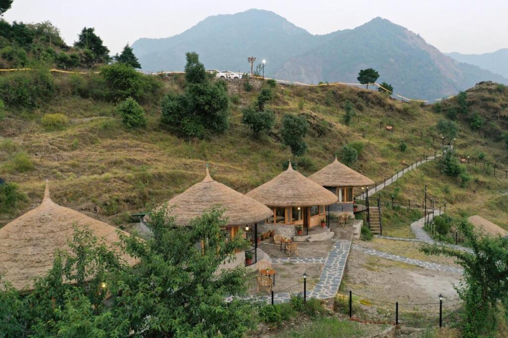 Наинитал: Royal Cliff Resorts