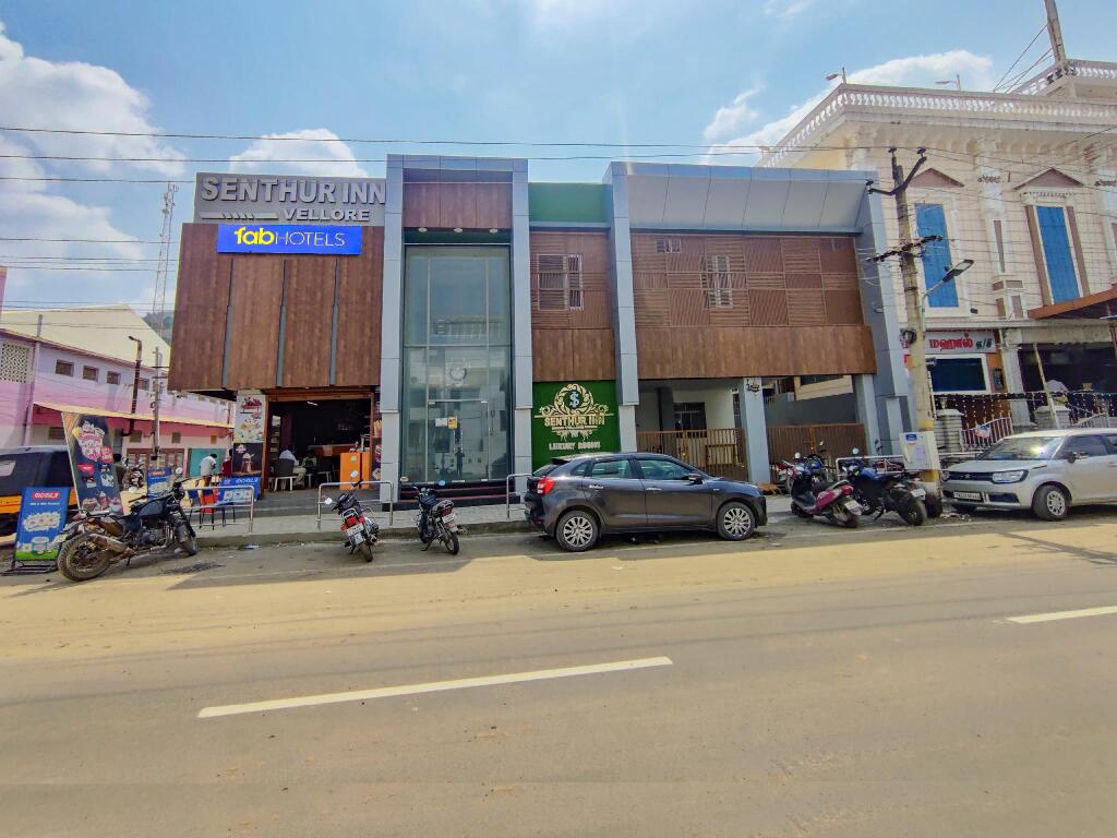Веллор: FabHotel Senthur Inn