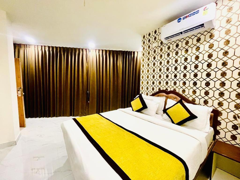 Шамшабад: Hotel Eagle Grand