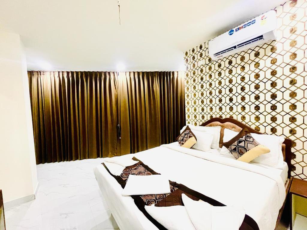 Шамшабад: Hotel Eagle Grand