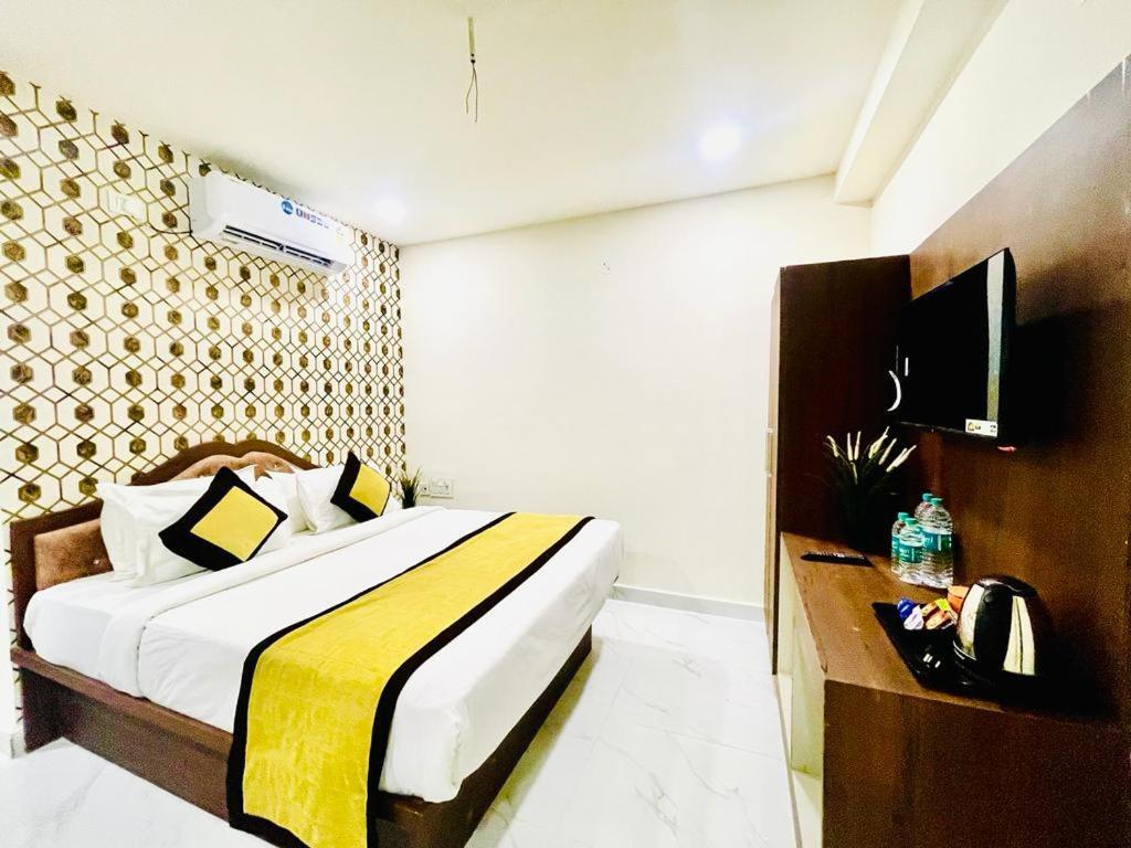 Шамшабад: Hotel Eagle Grand