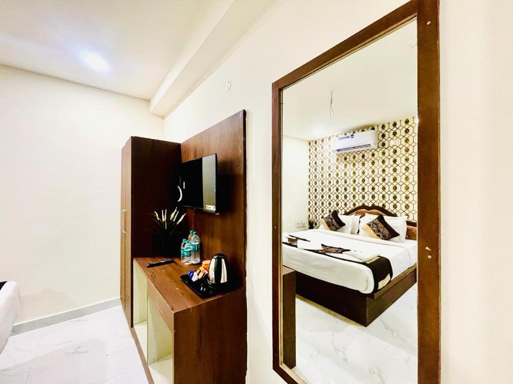 Шамшабад: Hotel Eagle Grand