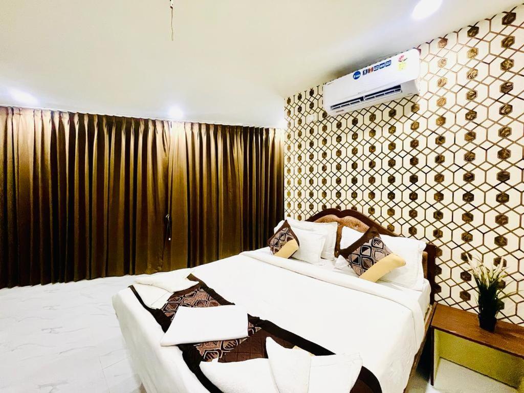 Шамшабад: Hotel Eagle Grand