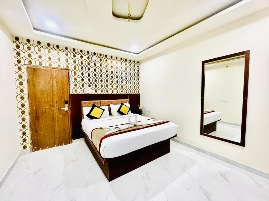 Шамшабад: Hotel Eagle Grand