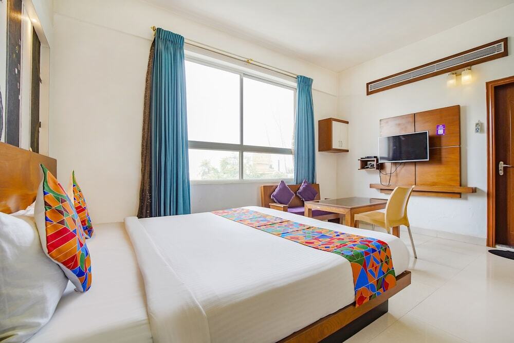 Бангалор: FabHotel Emirates Suites