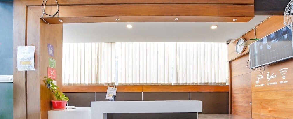 Бангалор: FabHotel Emirates Suites